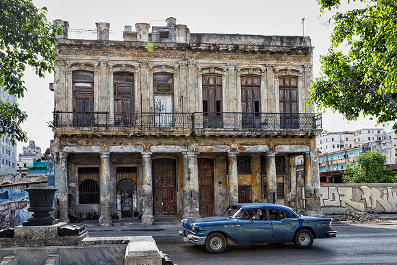 Cuba - Old Car