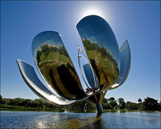 Floralis Generica