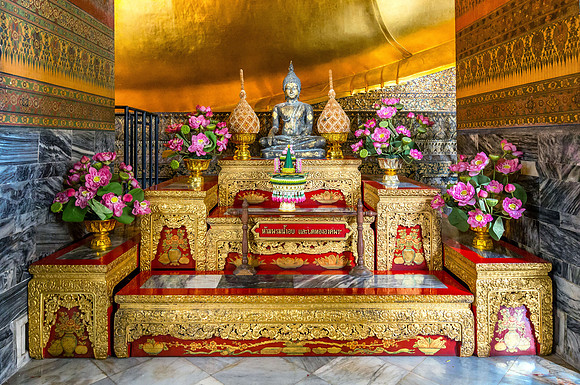 Reclining Buddha - Wat Pho - Temple of the Reclining Buddha - Bangkok, Thailand
